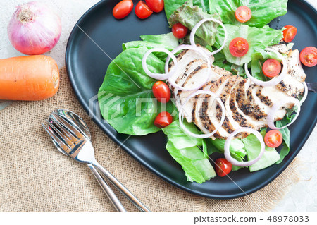 Healthy food, grilled chicken black pepper salad Healthy food, grilled chicken black pepper salad 48978033