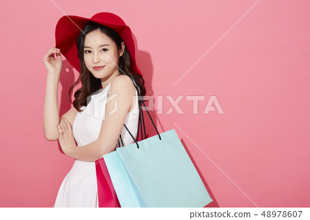 Women Shopping 48978607