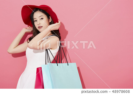 Women Shopping 48978608