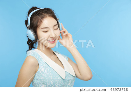 Woman pop Woman pop 48978718