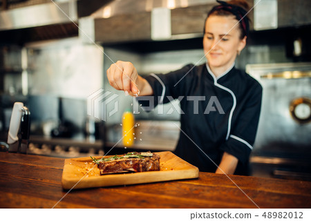beef, barbecue, woman 48982012