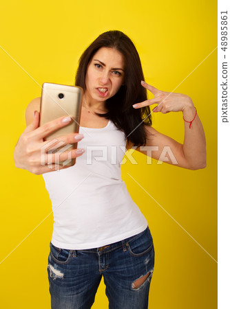 Girl Make Selfie 48985861