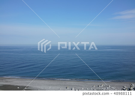 Simple ocean: horizontal line 48988111