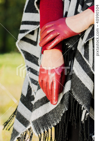 Short burgundy gloves Short burgundy gloves 48990504