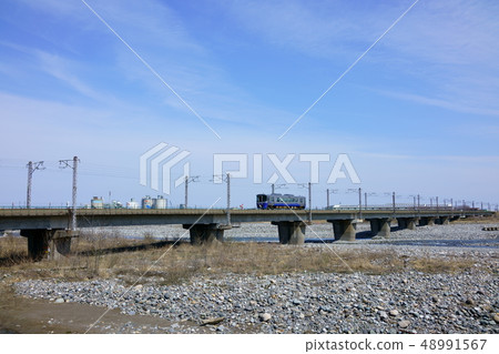 日本海翡翠線：Himekawa橋：柴油車I魚川市 48991567