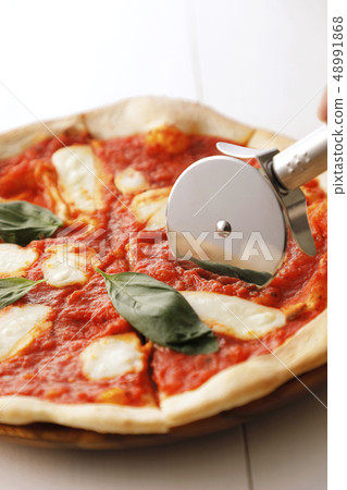 Pizza Margherita Pizza Margherita 48991868