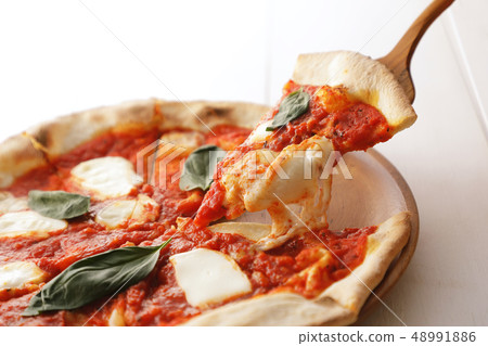 Pizza Margherita Pizza Margherita 48991886