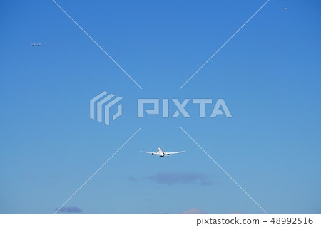 airplane  48992516