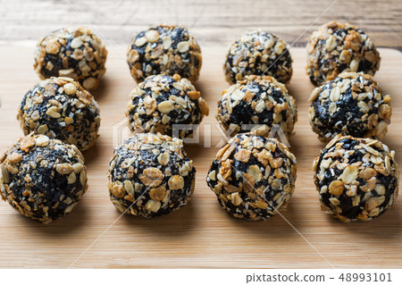 Healthy energy balls made of dried fruits and nuts 48993101