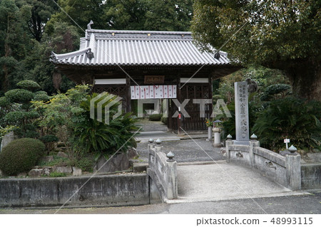 [Shikoku 88 Temples] No. 67 Niomon Gate and Approach to Daikoji Temple Mitoyo City, Kagawa Prefecture 48993115