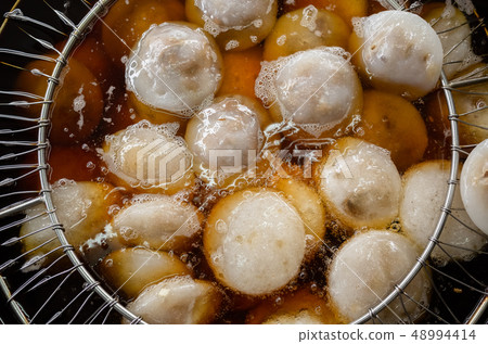Deep-fry Taiwanese Meatballs Deep-fry Taiwanese Meatballs 48994414