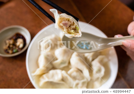 boiled jiaozi dumpling 48994447