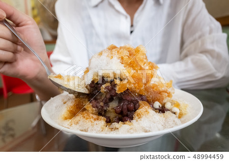 famous Taiwan snacks of shave ice 48994459