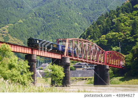 Sightseeing train "Kasemi yamasemi" which runs along the riverside of magnificent mountains and Kiyosumi Sightseeing train "Kasemi yamasemi" which runs along the riverside of magnificent mountains and Kiyosumi 48994627