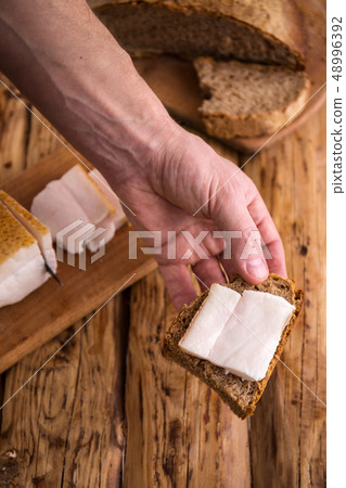 sandwich with bacon 48996392