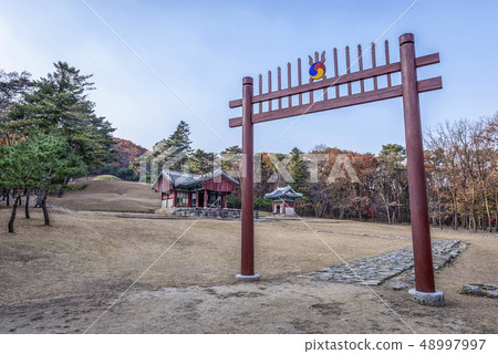 京畿道坡州市，Paong Samryung，Gongneung，Jangsun Wanghui Mausoleum 48997997