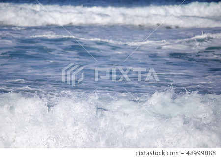 波浪泡沫 48999088