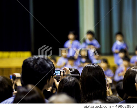 Rear view 3 of parents who see learning presentation 49002890