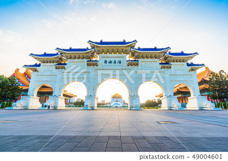 Beautiful architecture building and landmark chiang kai-shek memorial hall in taipei city Beautiful architecture building and landmark chiang kai-shek memorial hall in taipei city 49004601