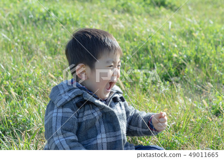 Play outside Nekojarashi tickle 3 years old child 49011665