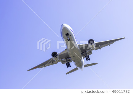 Airplane to land Boeing 777-200 49011782