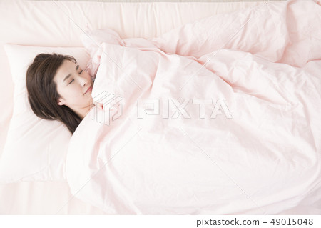 一個女人在睡覺 一個女人在睡覺 49015048