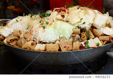 Hot pan food 49016215