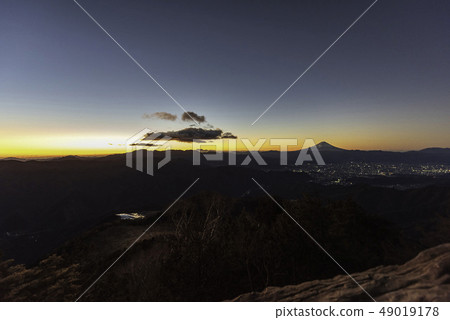 Akira Tokuyama dawn 49019178