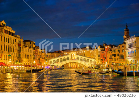 Rialto bridge Ponte di Rialto over Grand Canal at night in Venice, Italy 49020230