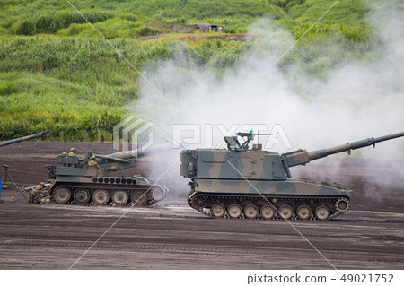 Simultaneous firing of self-propelled howitzer 49021752