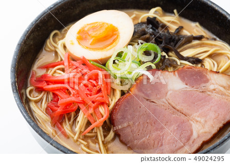 Tonkotsu ramen 49024295