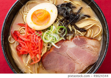 Tonkotsu ramen 49024344