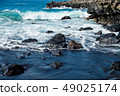 beautiful view on ocean water and black lava sand 49025174