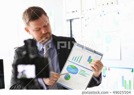 Male in suit and tie show stats graph pad 49025504