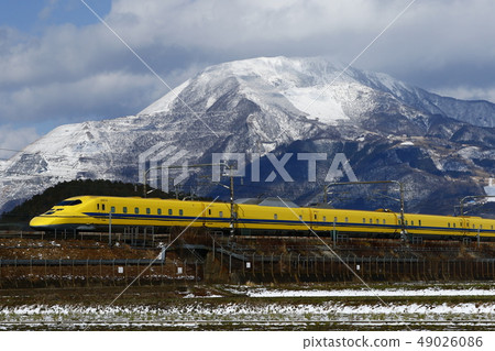 Winter Ibuki and Doctor Yellow 49026086