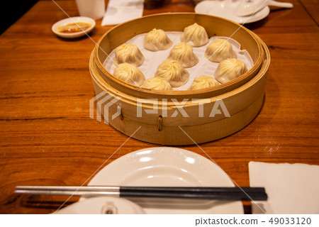 小米糕(Shoronpou,Shoronbo,Shaolong Bao)中國食用的一種點心在中國吃 小米糕(Shoronpou,Shoronbo,Shaolong Bao)中國食用的一種點心在中國吃 49033120