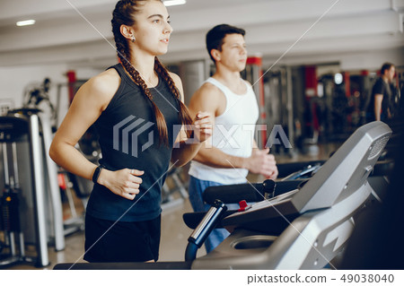 couple in a gym couple in a gym 49038040