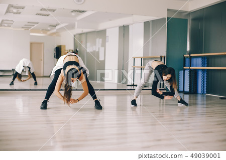 girls gymnasts 49039001