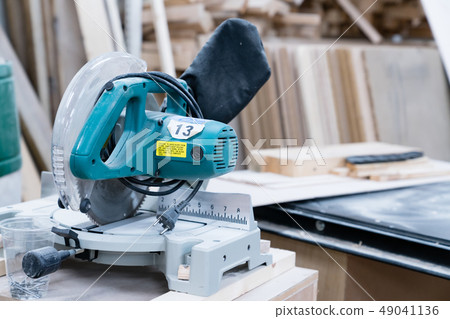 Carpenters produce various electric tools, handmade woodwork, indoor interior work Carpenters produce various electric tools, handmade woodwork, indoor interior work 49041136