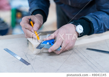 木匠生產各種電動工具，手工木製品，室內室內工作 49041145