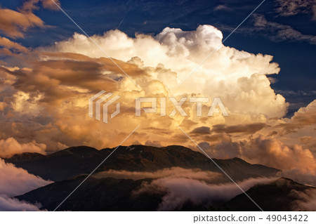 A mountain range of cumulonimbus clouds and mountains in the direction of Asahigatake seen from the vicinity of Mt. 49043422
