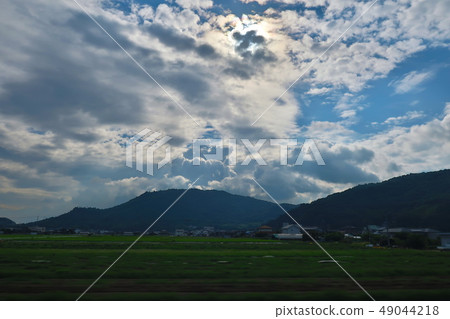 從火車窗口看的鄉下和山 49044218