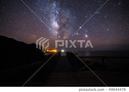 “Izu Islands Kozushima”Akazaki Observatory和來自赤坂木板路的夏季銀河系 49044476