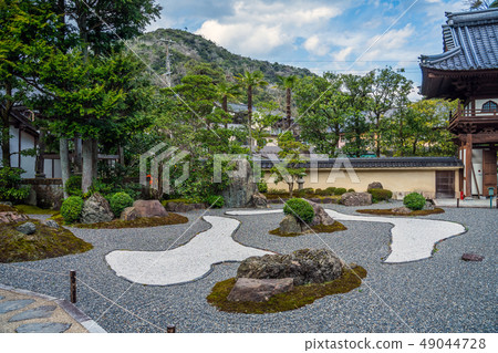 Gokuraku-ji Temple in Kagosaki Onsen, a hot spring in Hyogo Prefecture Kazuhisa Sawa Gokuraku-ji Temple in Kagosaki Onsen, a hot spring in Hyogo Prefecture Kazuhisa Sawa 49044728