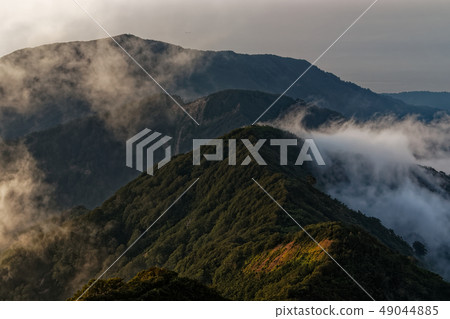 從渤海Seamichi看黃昏的天鵝山脊線 從渤海Seamichi看黃昏的天鵝山脊線 49044885