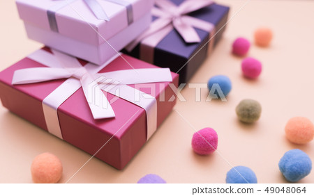 禮品。 禮品。 49048064