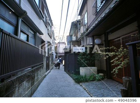 東京都市風景在日本神樂坂/鵝卵石小巷回來 49048396