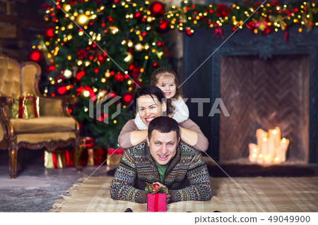 Christmas family portrait with decorated Christmas Christmas family portrait with decorated Christmas 49049900