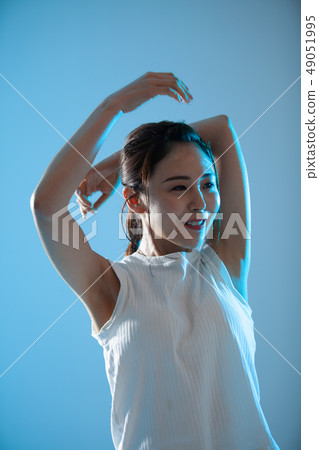 冒汗在瑜伽的少婦 冒汗在瑜伽的少婦 49051995
