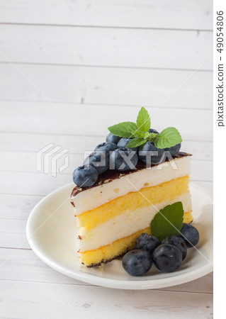 Cake of a souffle with glaze and fresh blueberries Cake of a souffle with glaze and fresh blueberries 49054806